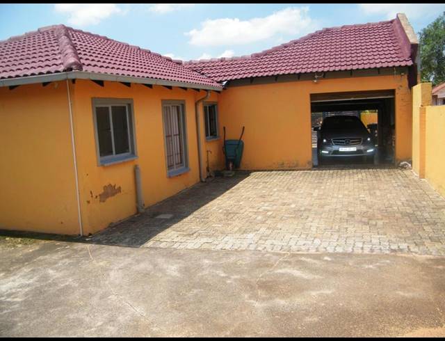 3 BEDROOM HOUSE FOR SALE IN THE ORCHARDS
